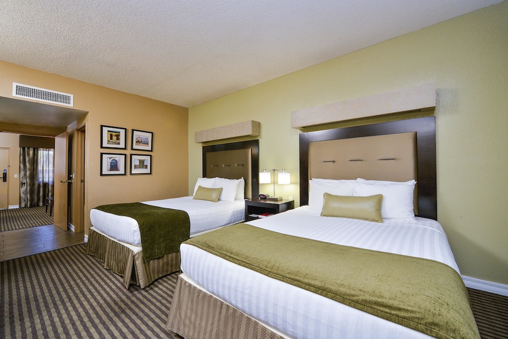 Royal Sun Inn & Suites 10/25