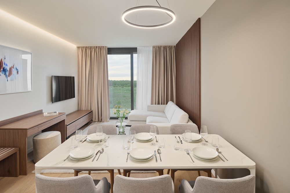 Petram Resort & Residences 57/68