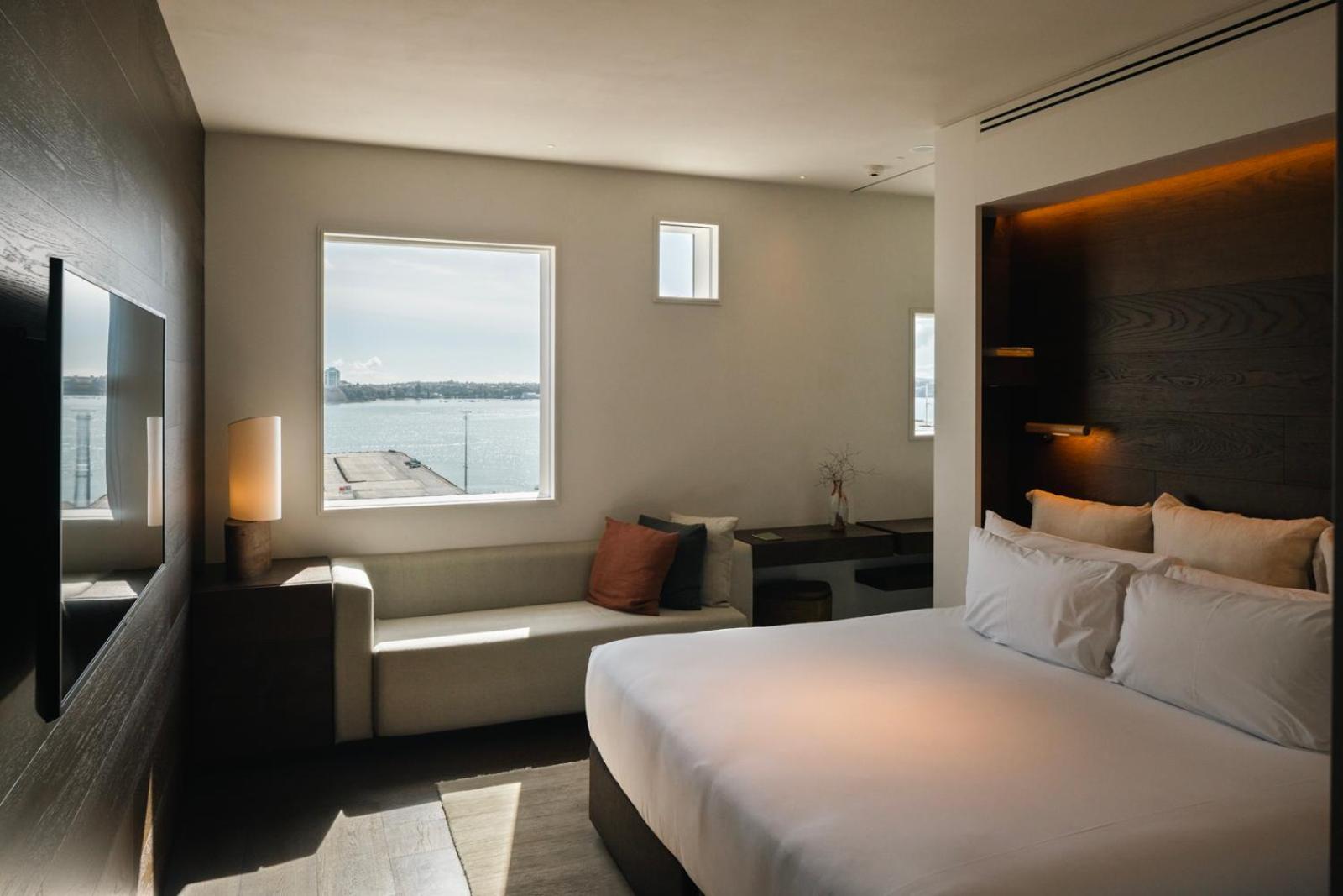 غرفة بسرير كينج بإطلالة على البحر