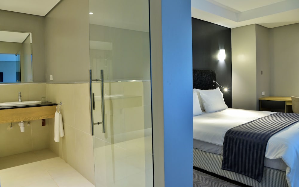 Mantis Epic Hotel And Suites 12/63