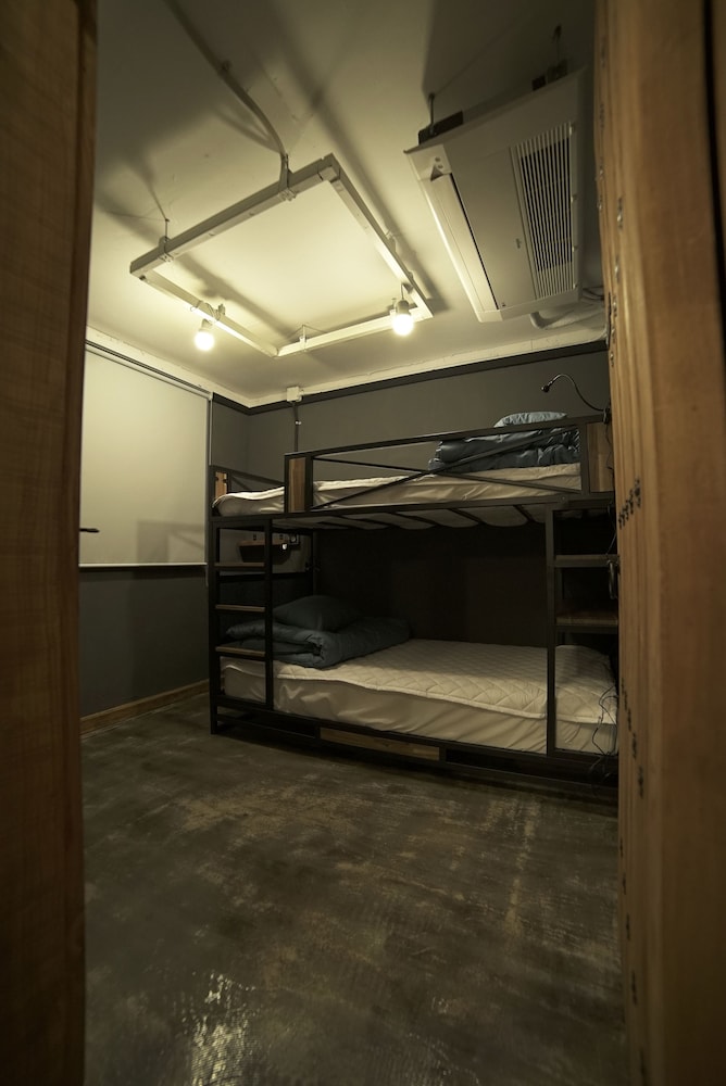 That House - Hostel 29/57