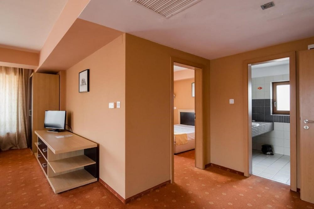 Oxford Inns Suites 18/45
