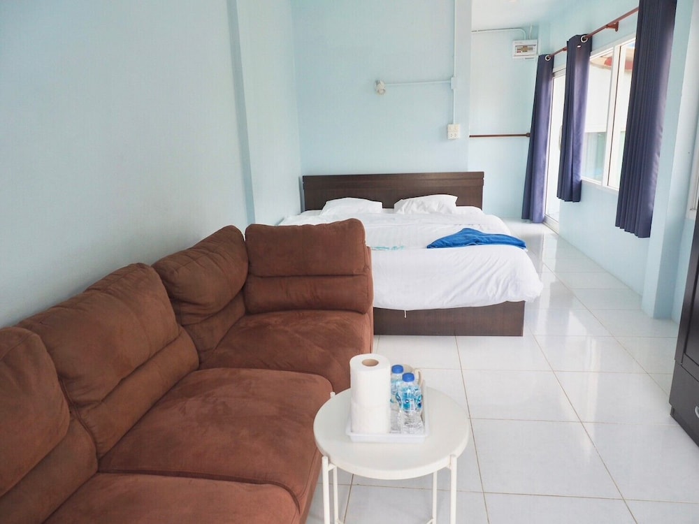 Naiharn On The Rock Resort 5/50