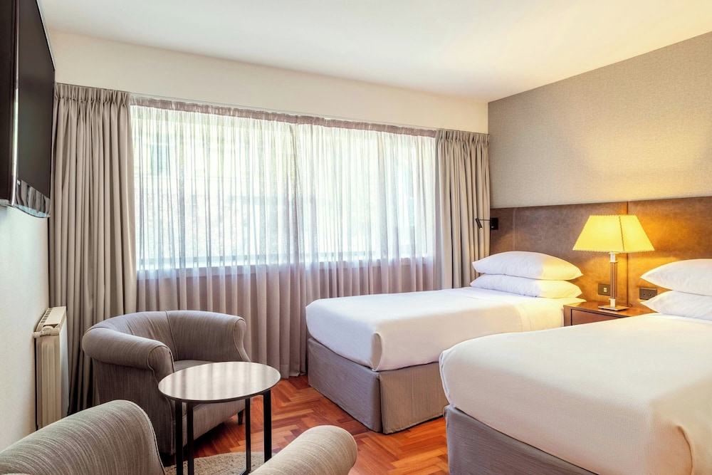 Room, Twin Beds, Pool Access