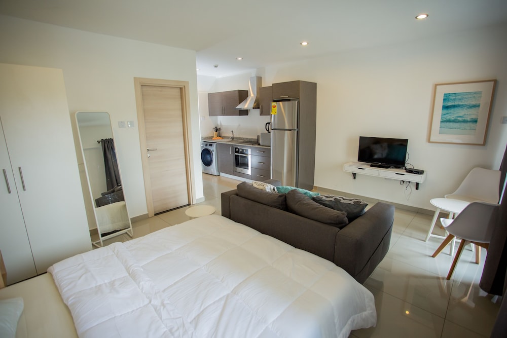 Accra Luxury Apartments 20/50