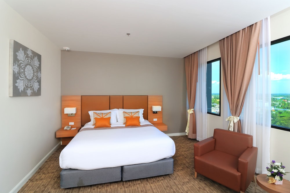 DELUXE, KING BED