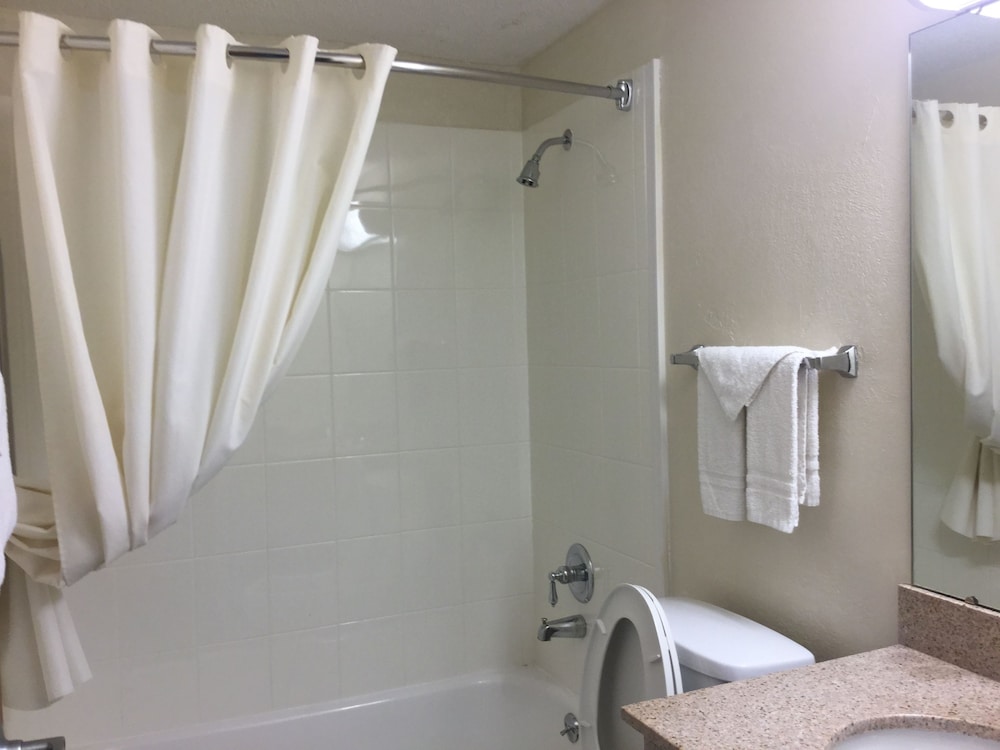 Americas Best Value Inn Jefferson City 12/33