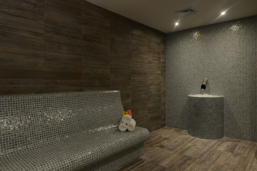 Privilege Aluxes Isla Mujeres - Adults Only 31/68