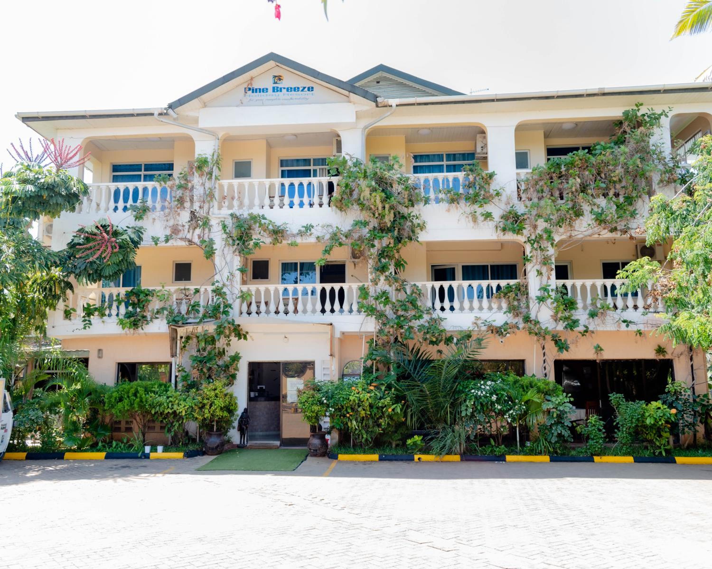 Pine Breeze Holiday Resort 3/52