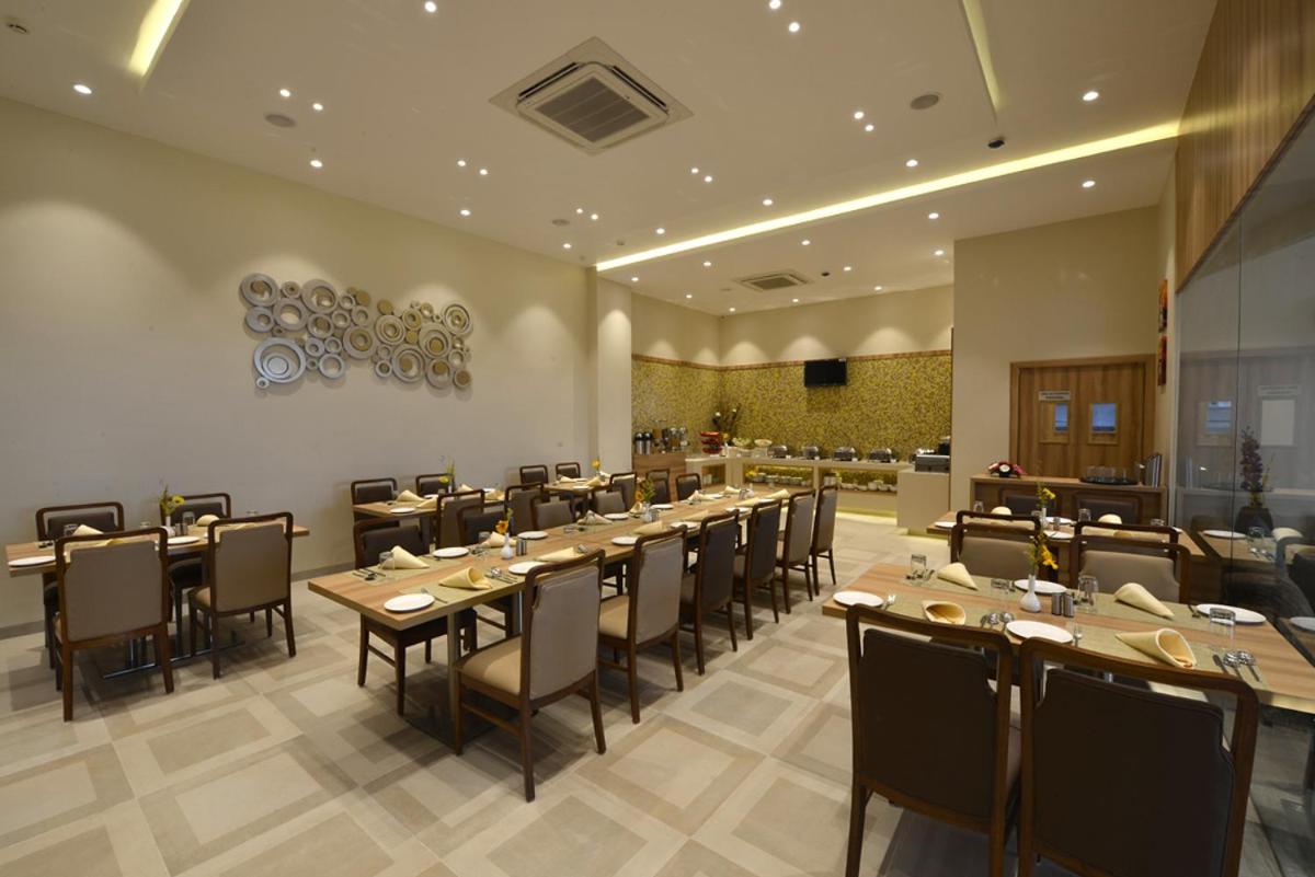 Click Hotel Bhuj 13/18