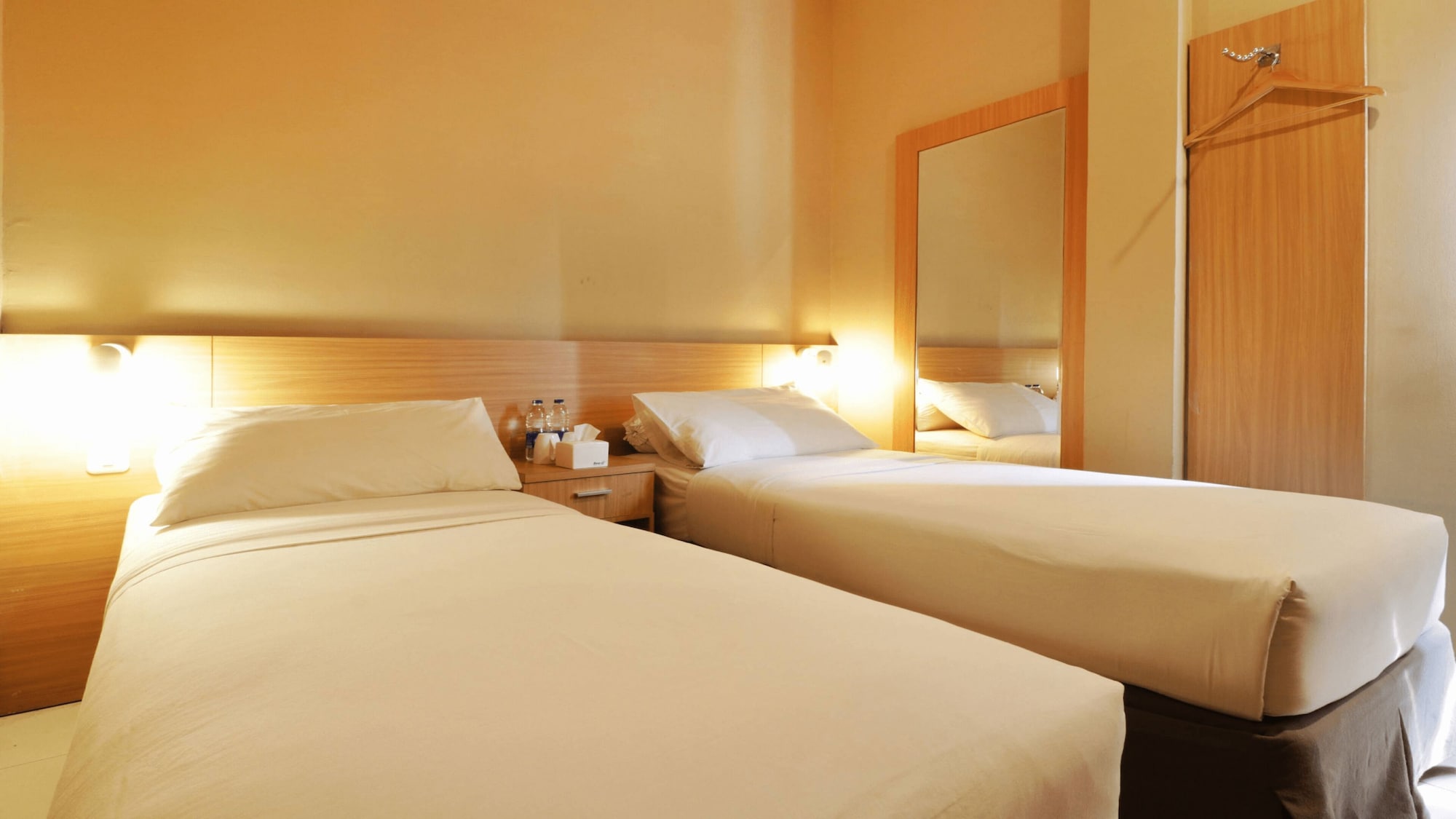COMFORT, TWIN BEDS