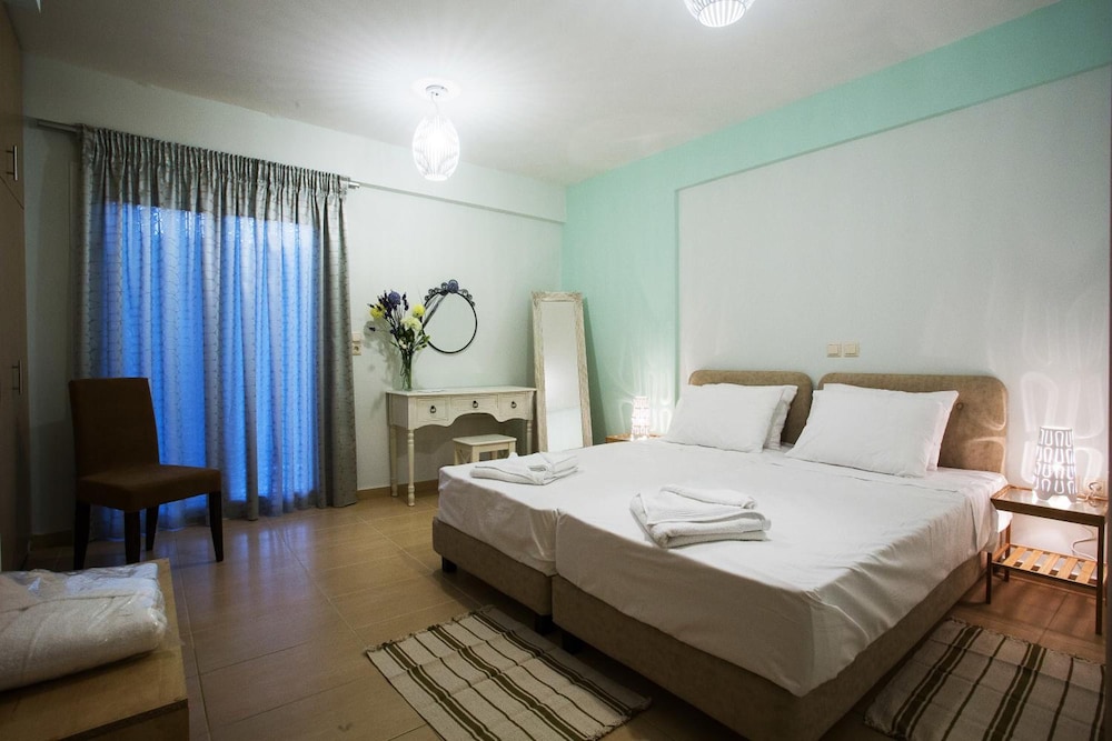 Baywatch Hotel 11/50