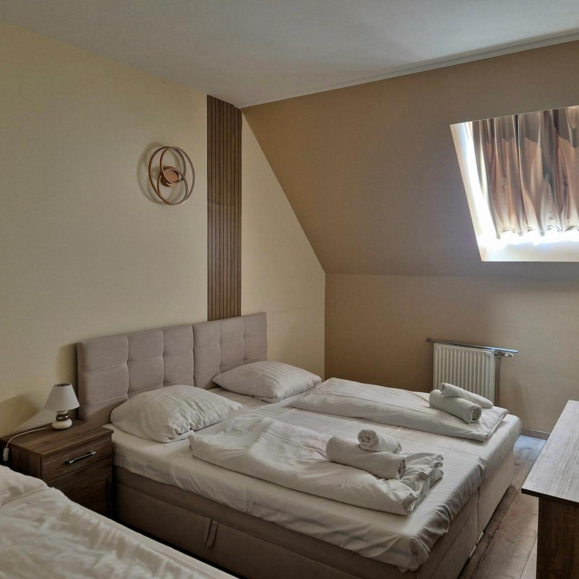 Room, Triple, Attic