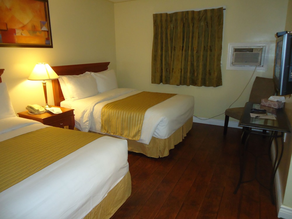 DELUXE, 2 QUEEN BEDS