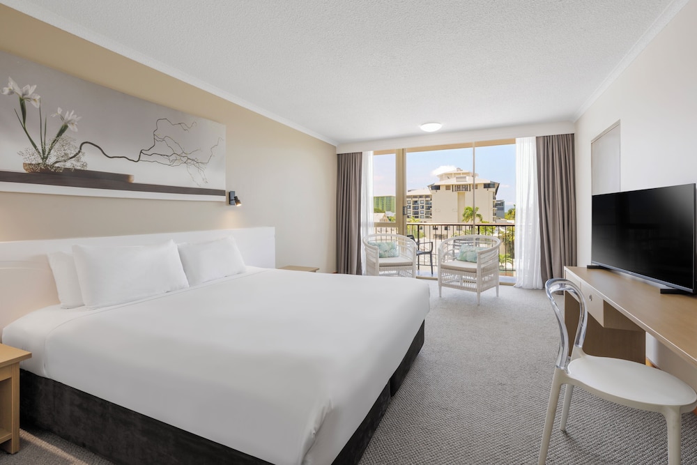 Pacific Hotel Cairns 26/72