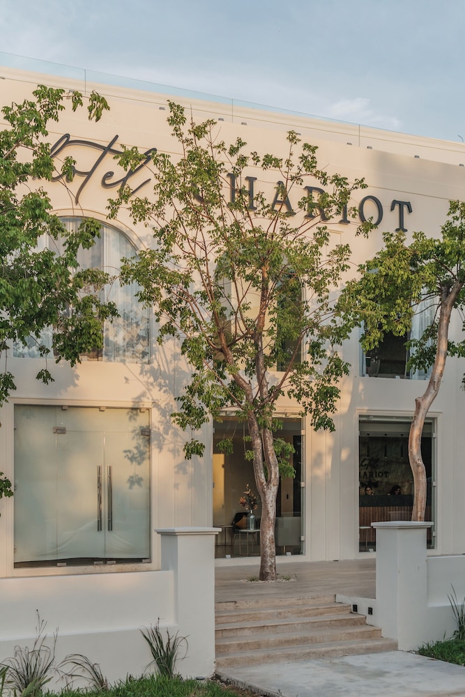 Hotel Chariot 2/46