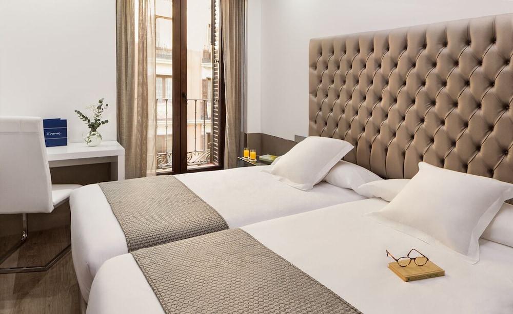 ROOM, DOUBLE BED