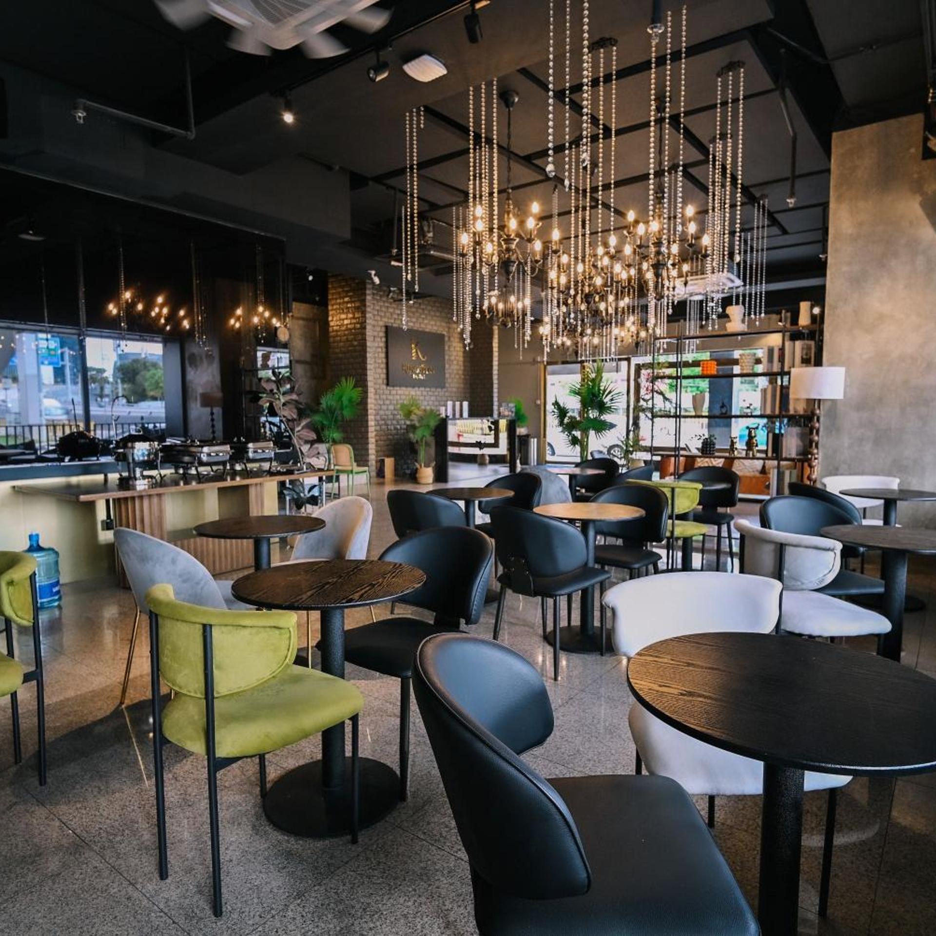 The Hulo Hotel & Gallery 43/59