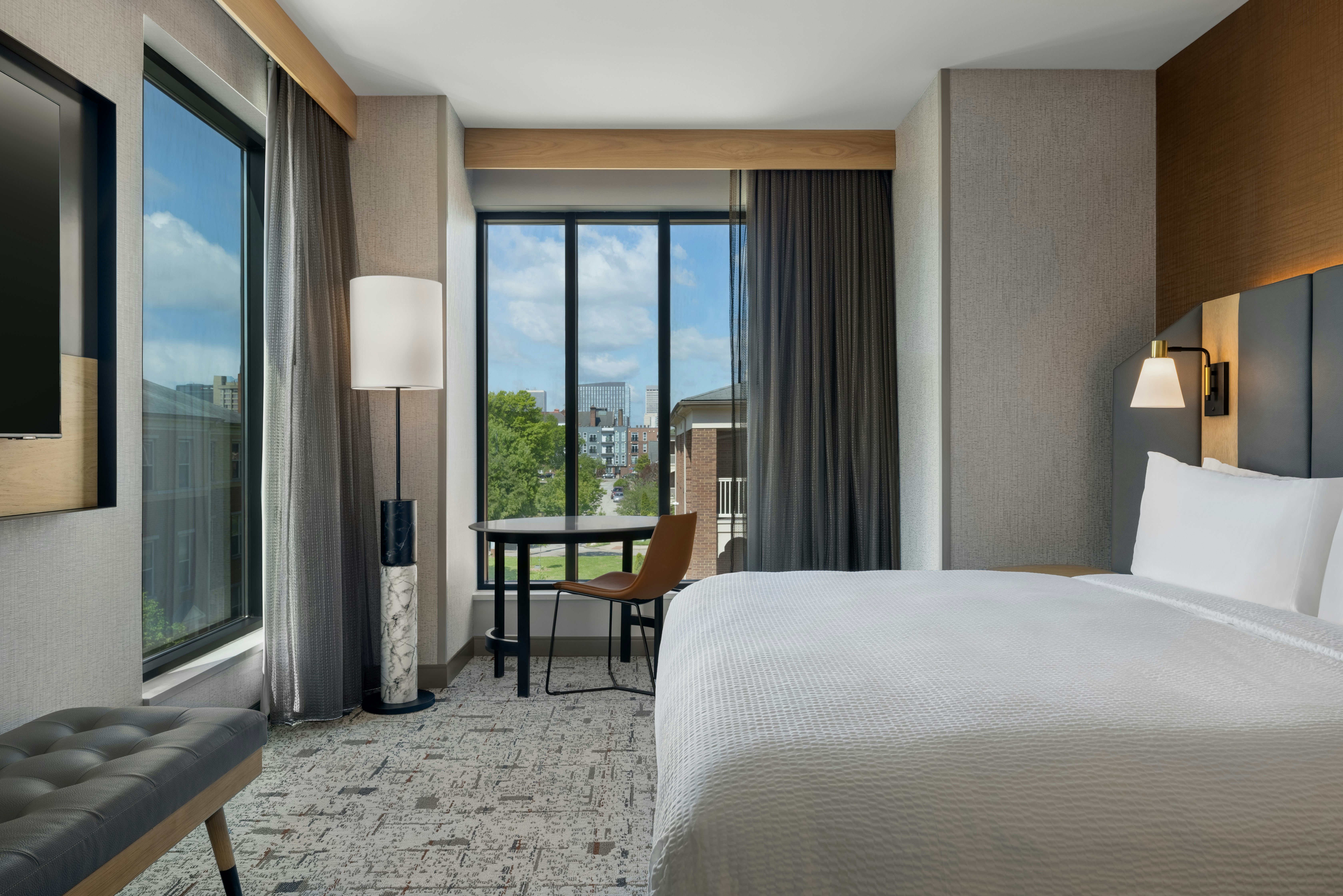 ROOM, KING BED, ACCESSIBLE