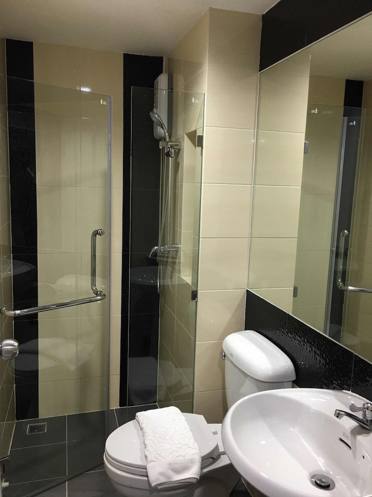 Top High Airport Link Hotel 47/47