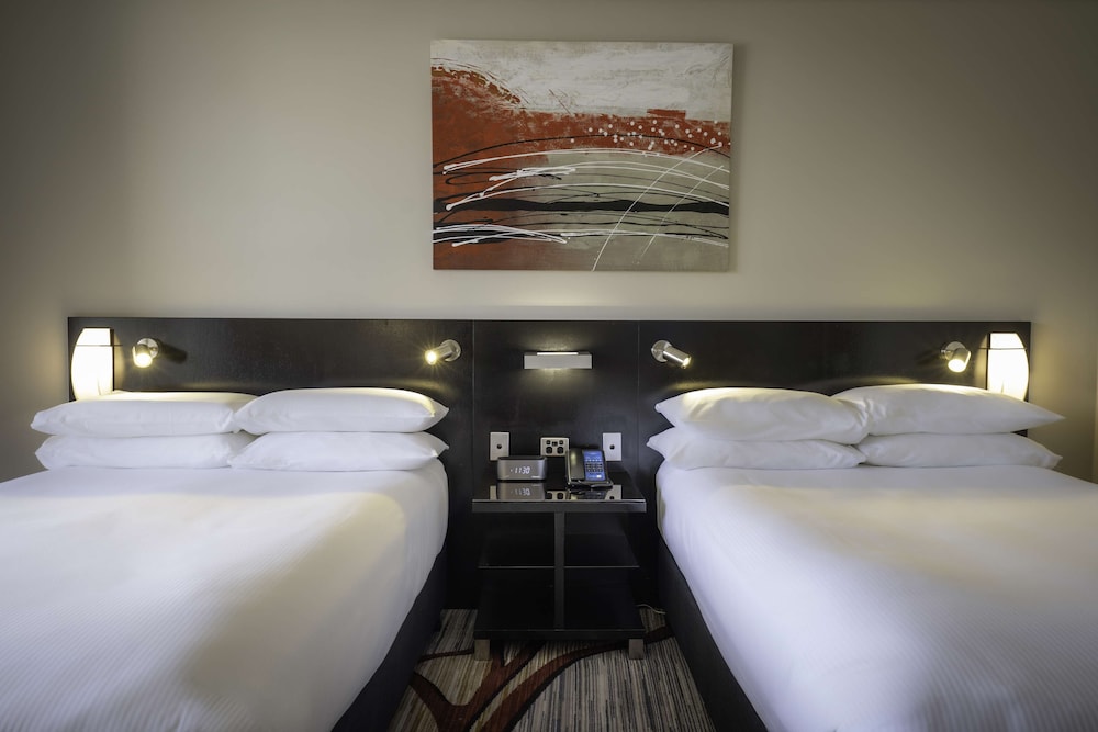 ROOM, DOUBLE BED, CORNER