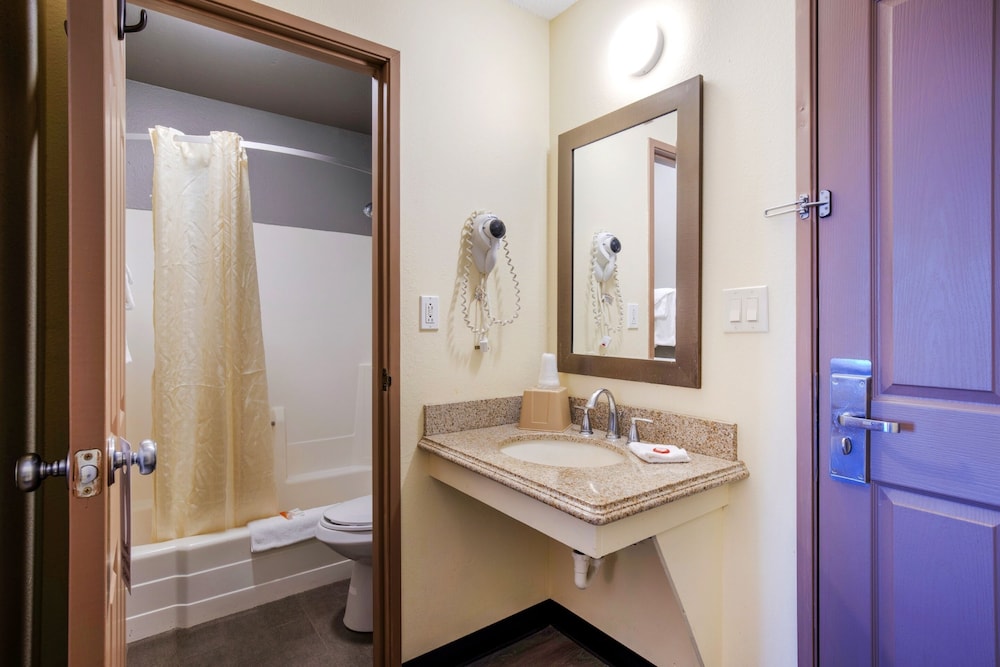 Oyo Hotel Downtown Castle Rock 22/37