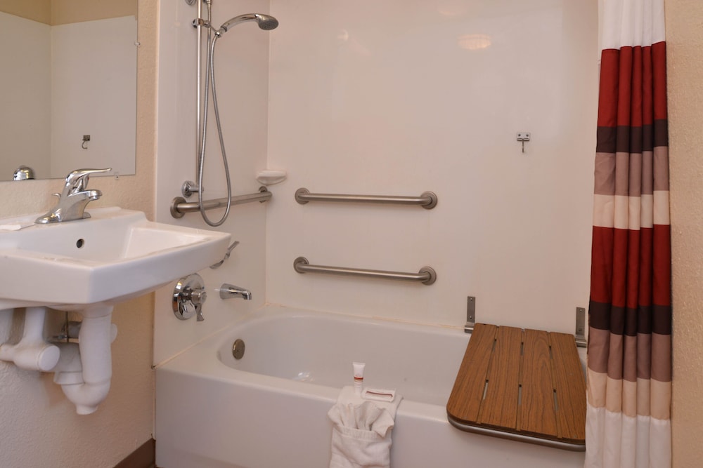 Red Roof Inn Champaign 8/23