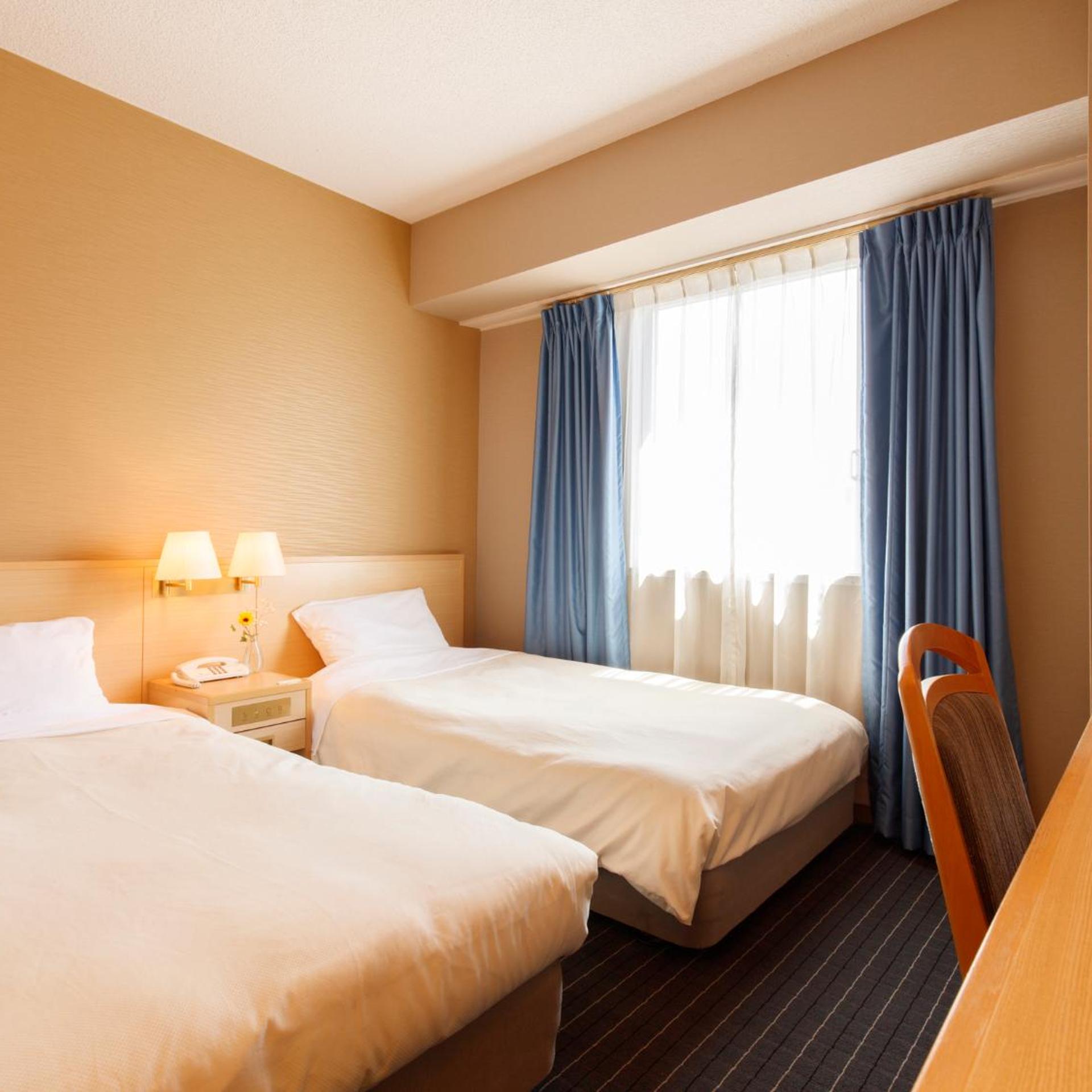 ROOM, TWIN BEDS