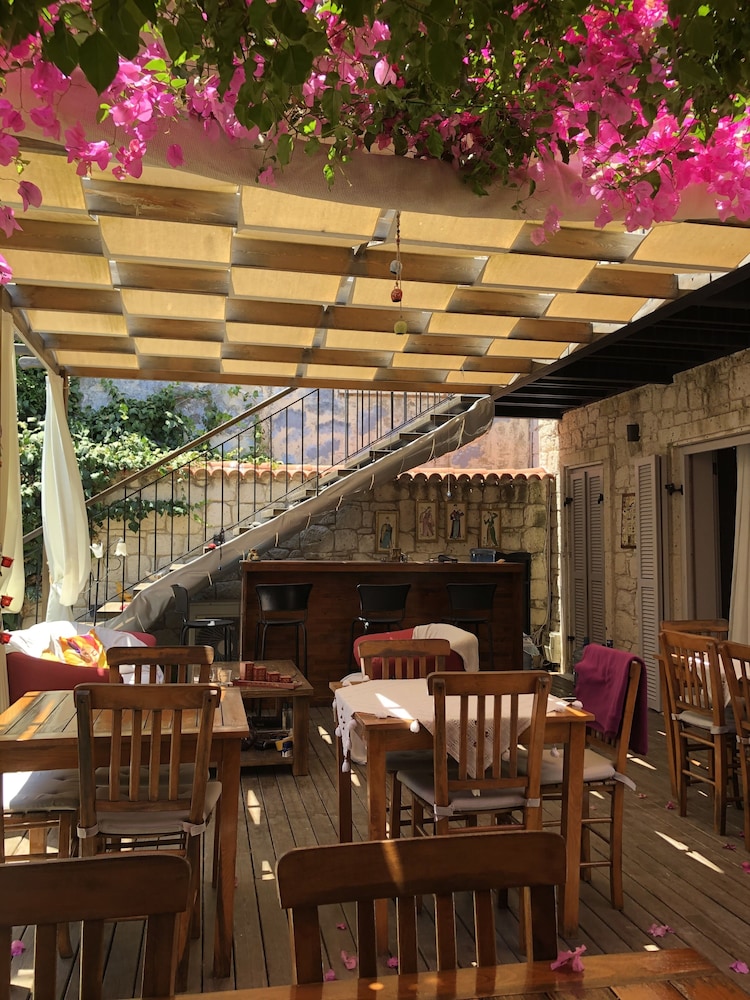 Alacati Cona Butik Otel 30/50