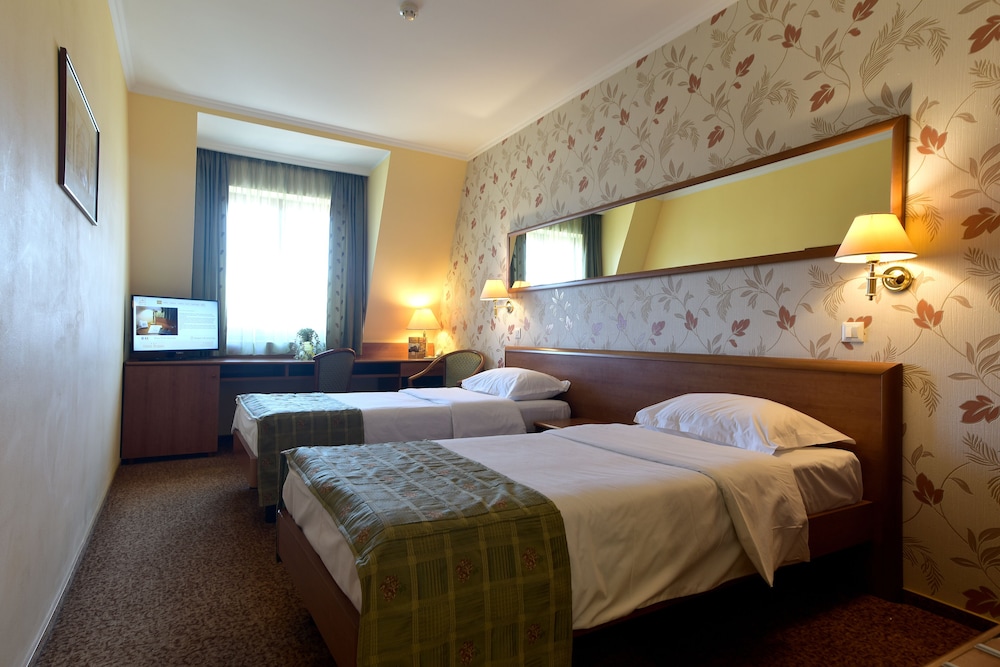 HOTEL BRASOV 15/49