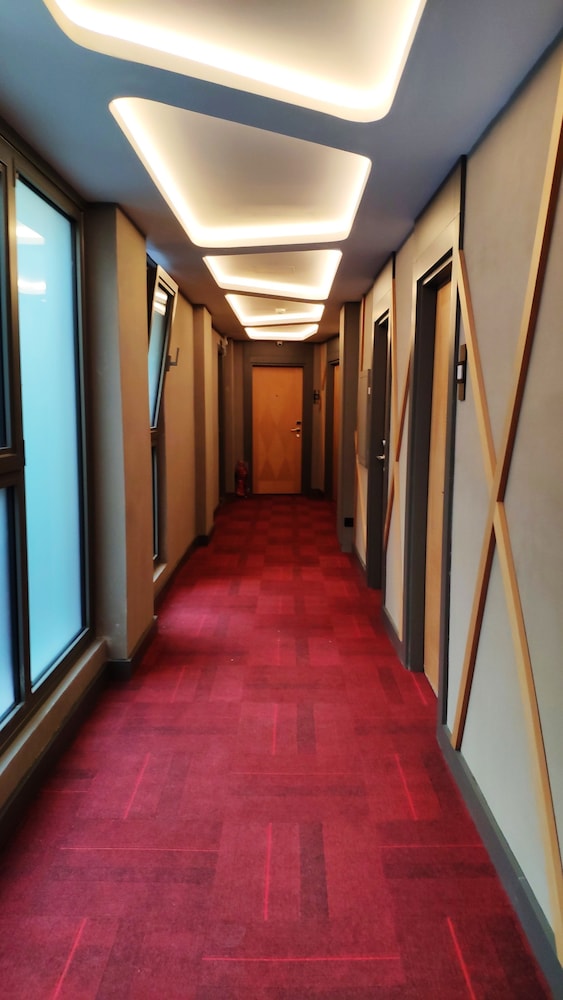 Triada Hotel Karakoy 38/65