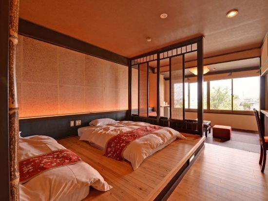 Japanese Western, Outdoor Bath