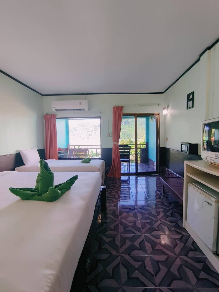 Phi Phi Viewpoint Resort 30/65