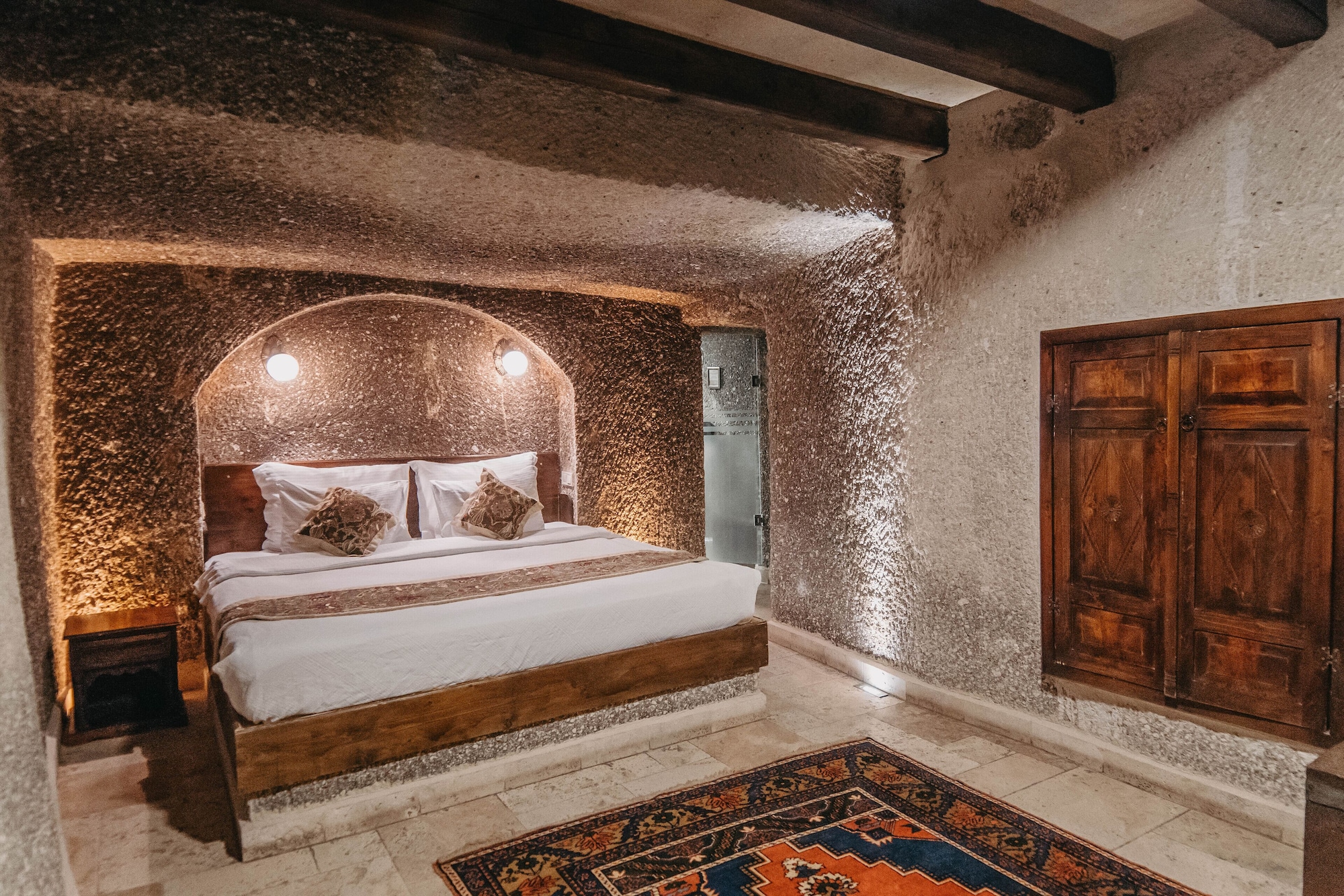 CAVE, SUPERIOR, SUITE