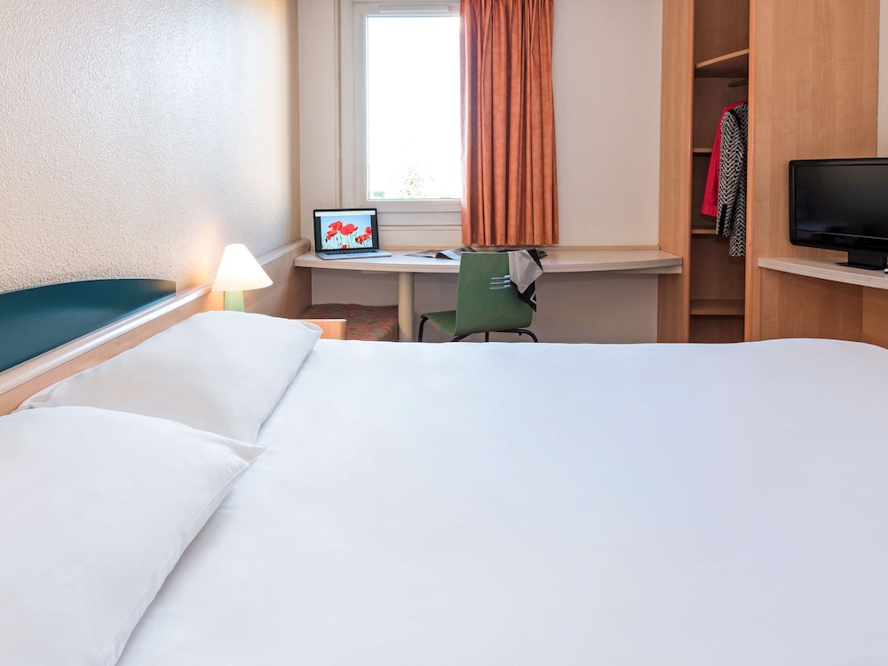 Ibis Montbeliard 18/77
