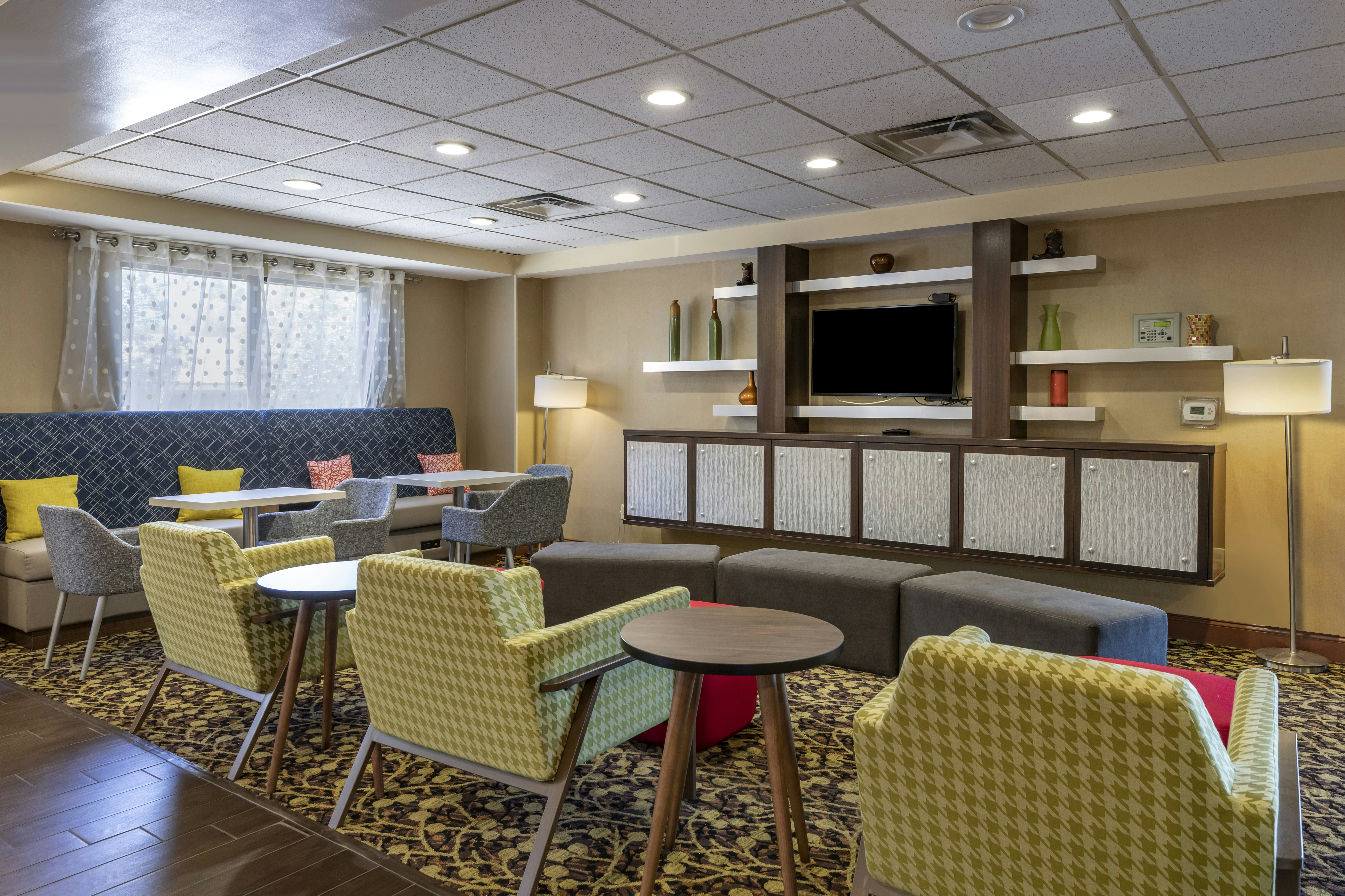 Hampton Inn Norco Corona Eastvale 55/59
