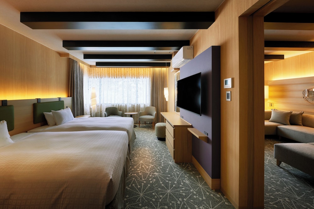 Renovated, Deluxe, Suite, Twin Beds, Sauna
