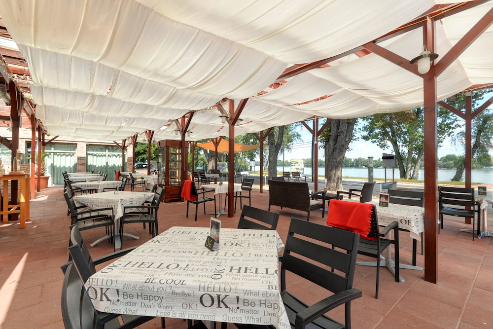 Holiday Beach Budapest Wellness 52/72