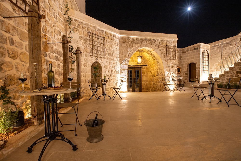 Mirsoum Hotel 28/34