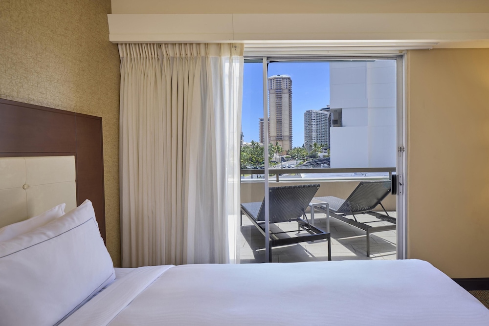 LANAI, 2 QUEEN BEDS, MOUNTAIN OR CITY VIEW, MOUNTAIN VIEW