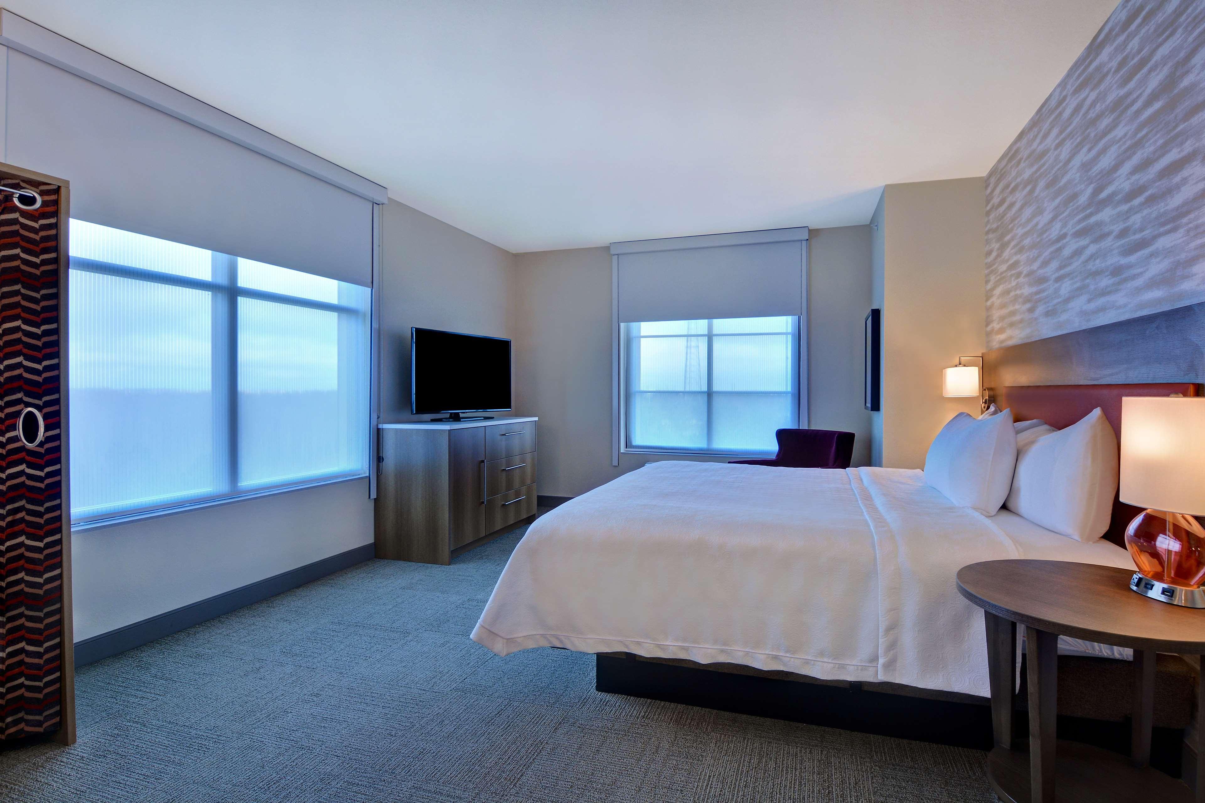 1 BEDROOM, SUITE, KING BED