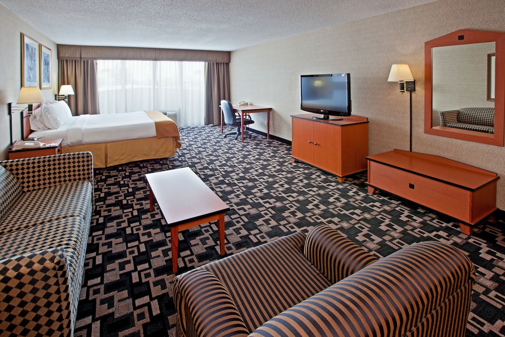 Holiday Inn Express Hotel And Suites Greenwood 32/66