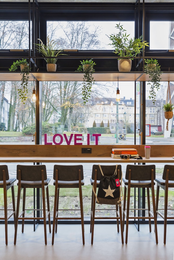 MOXY DUESSELDORF SOUTH 3/52
