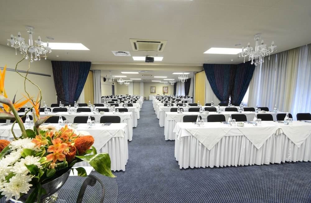 Cape Town Lodge Hotel 52/53