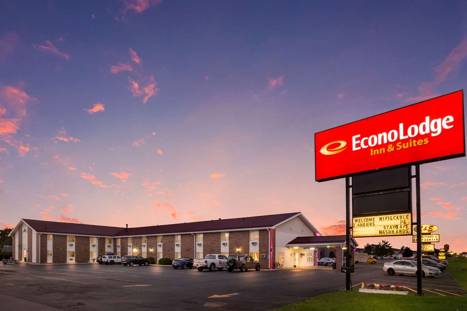 Econo Lodge Inn & Suites Escanaba North 1/14