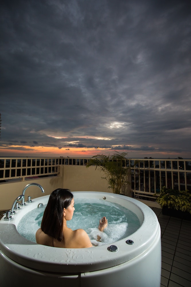 Centara Karon Resort Phuket 7/85