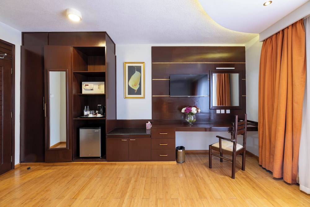 The Monarch Hotel 6/47