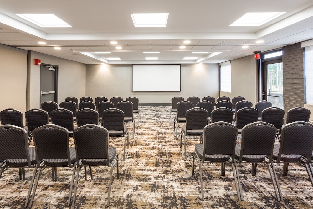 Holiday Inn Roanoke Airport-Conference CTR 49/60