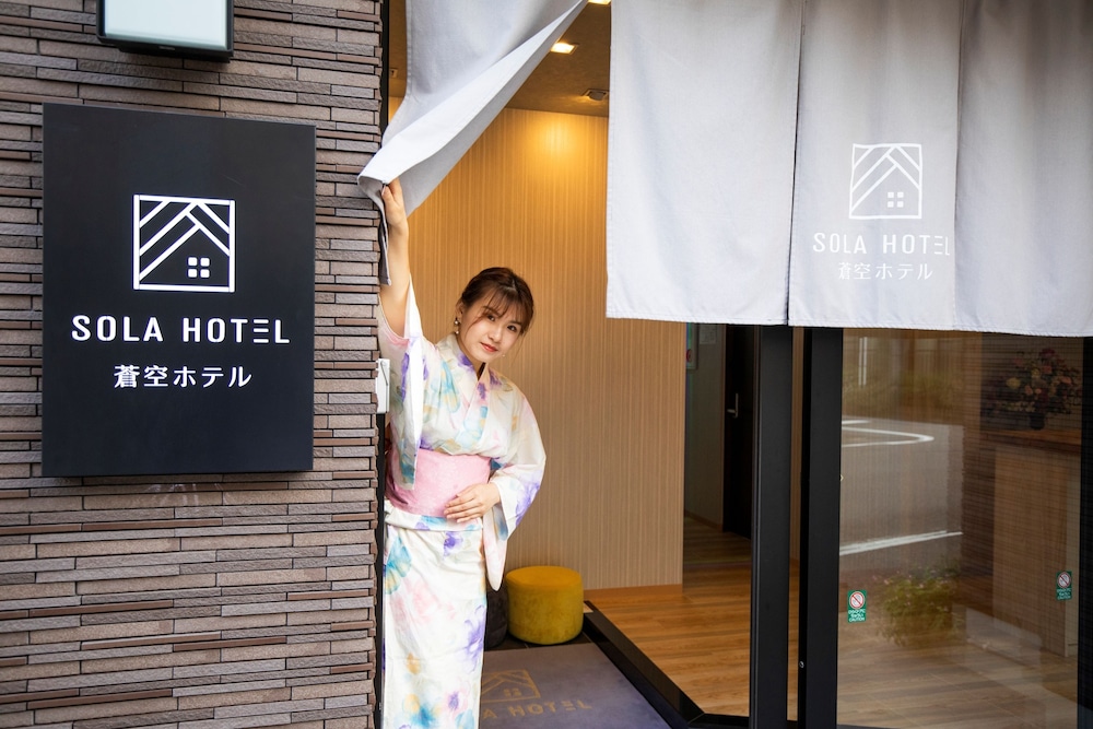 Sola Hotel 3/48