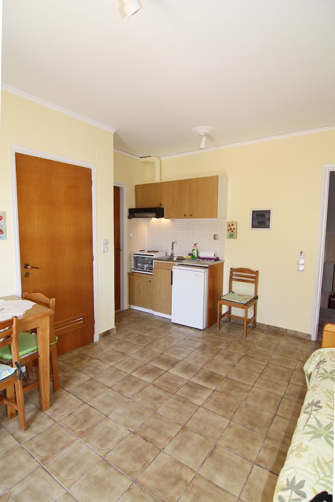 Oasis Apartments 4/50